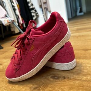 Puma Women's pink Suede Sneakers